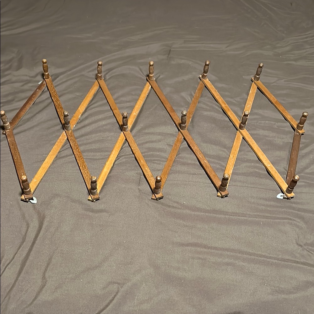Expandable Wooden Peg Wall Rack